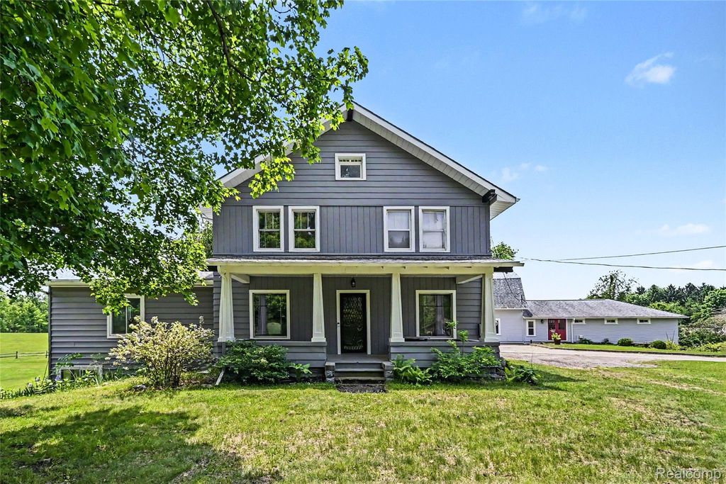 10810 Petrieville Highway, Eaton Rapids township