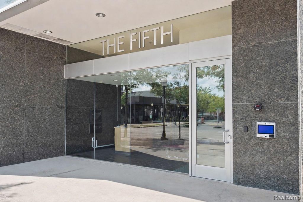 432 S Washington Avenue 1804, Royal Oak