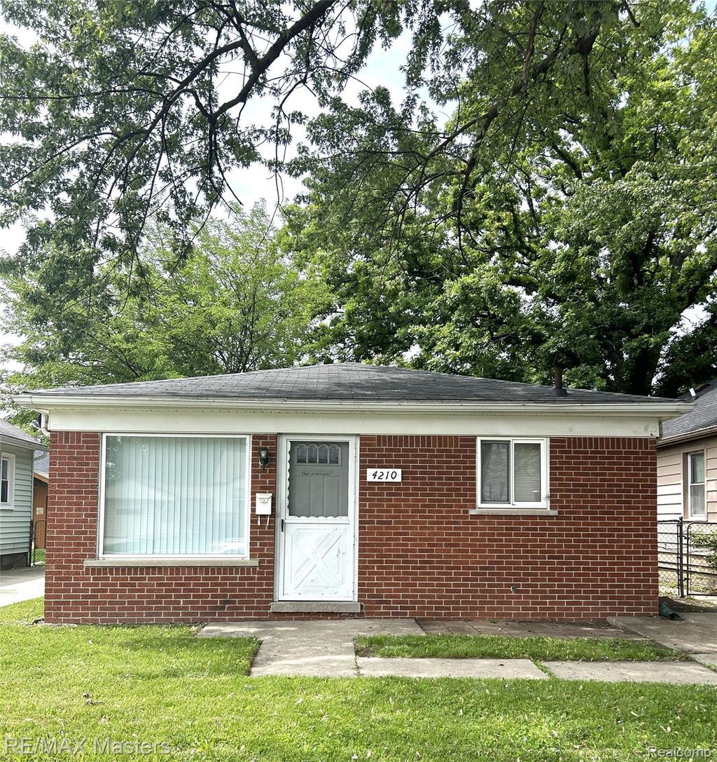 4210 Hazel Avenue, Lincoln Park city