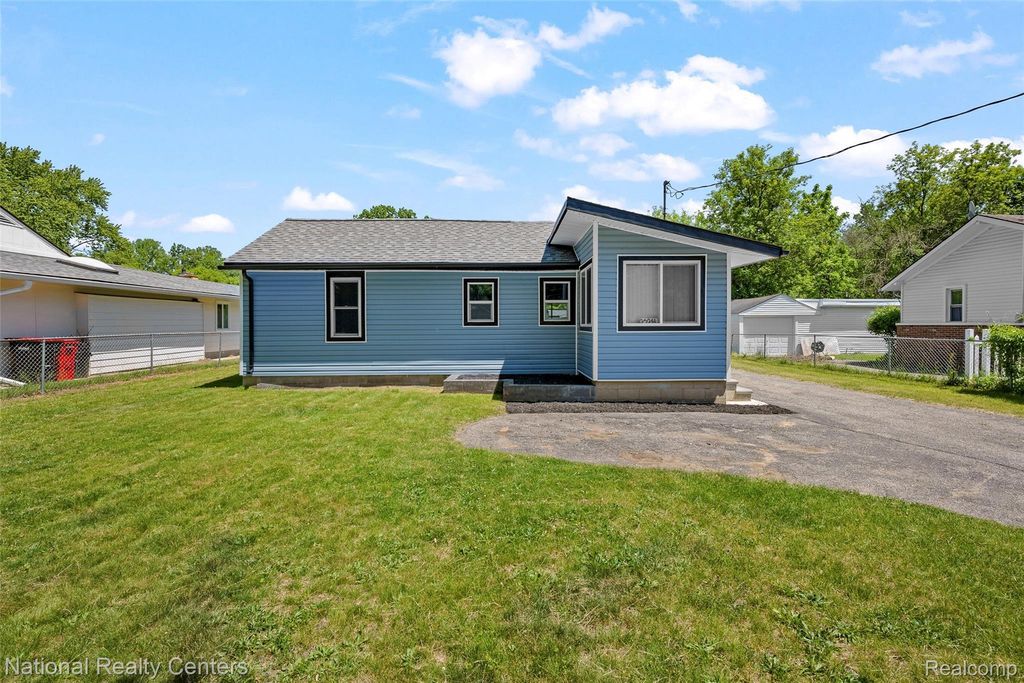 23284 Almira Street, Southfield city