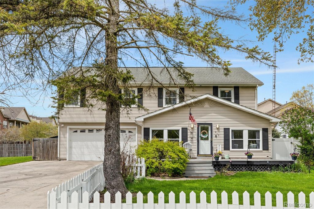 415 Leon Road, Walled Lake city