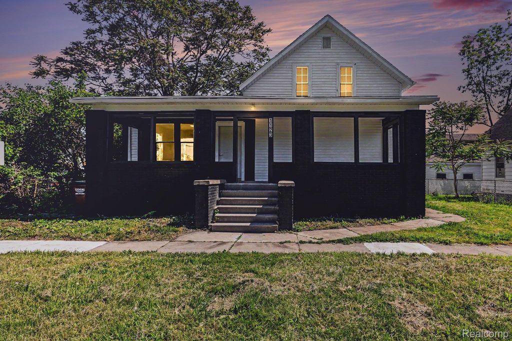 1123 E 1st Street, Monroe city