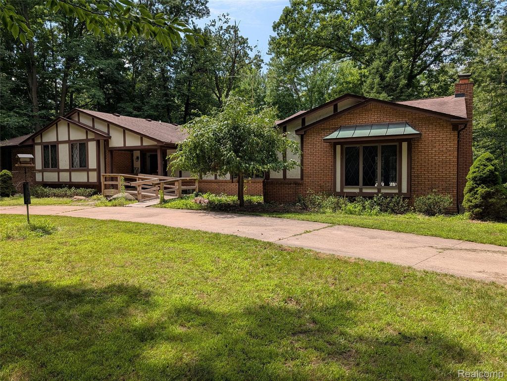 9345 Weber Road, Columbus township