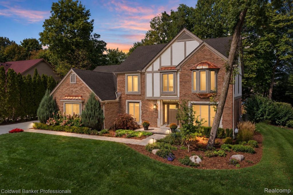 1414 Bradbury Drive, Troy