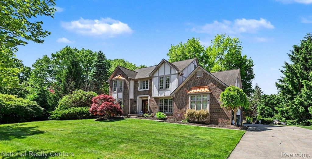 6515 Tamarack Drive, Troy city