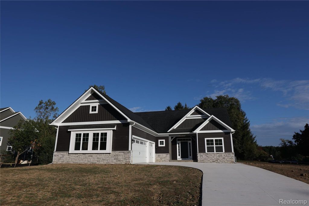 2735 Pine Shadow Court, Pinckney
