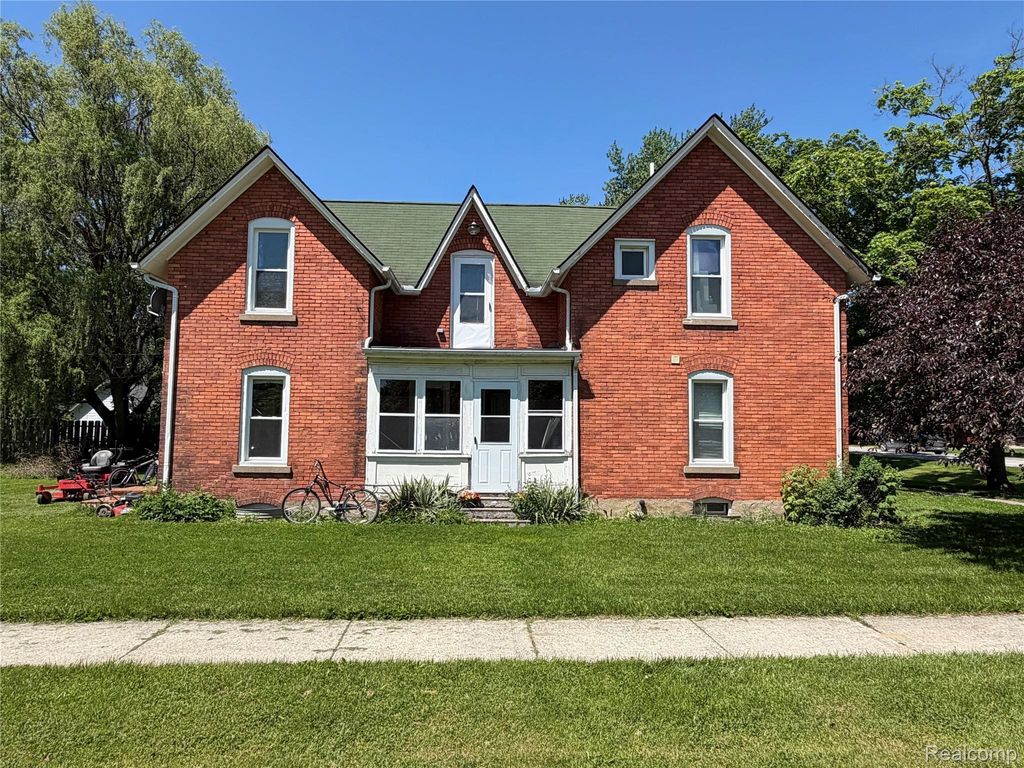 208 E Mill Street, Capac village