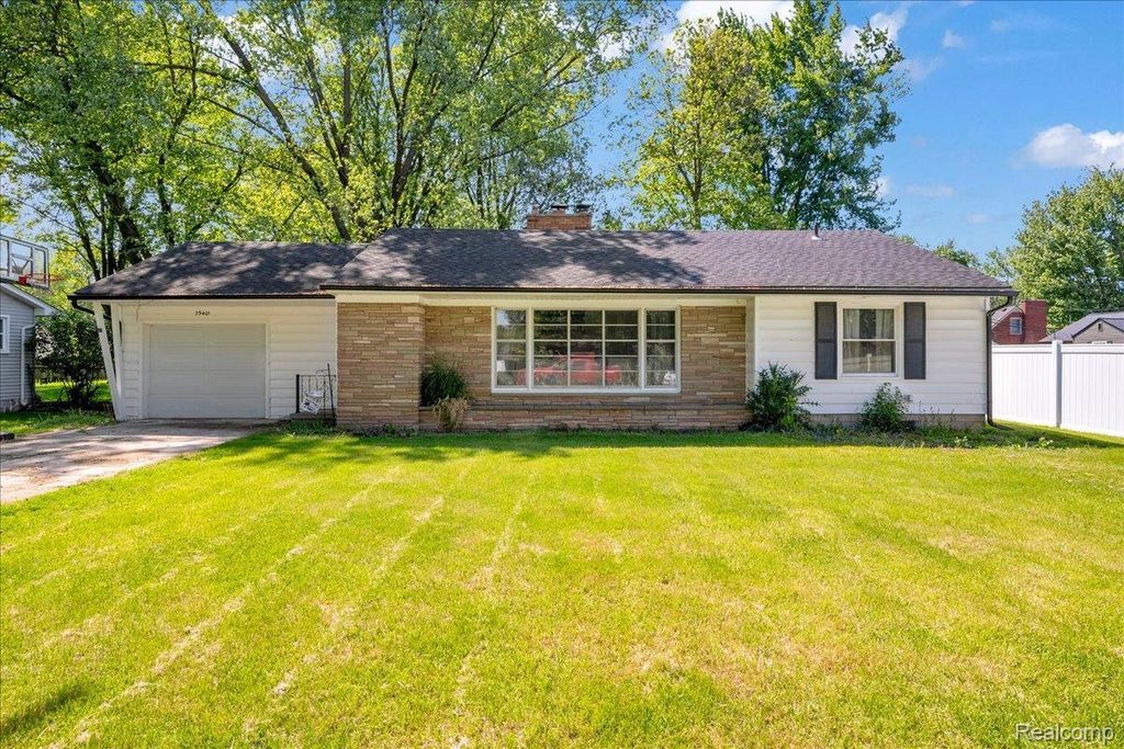 39401 Long Street, Harrison charter township