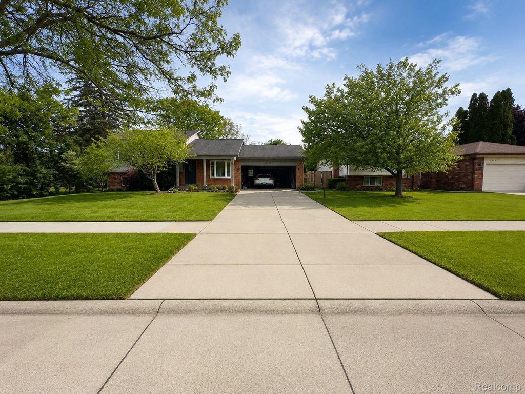 3757 Oxley Drive, Troy