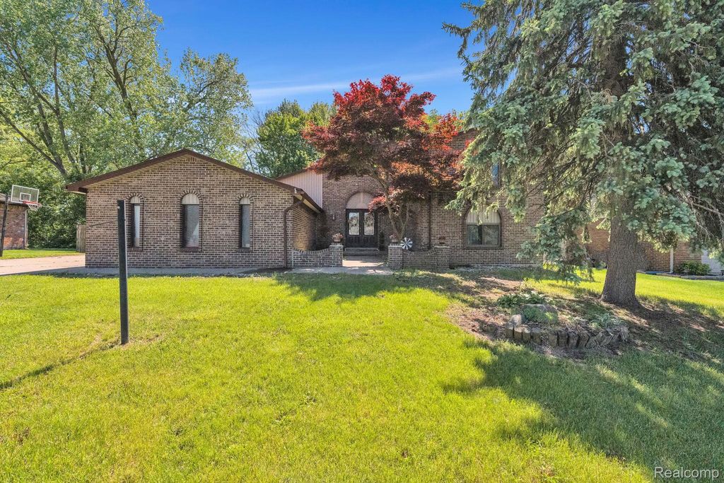 18823 Millar Road, Clinton charter township