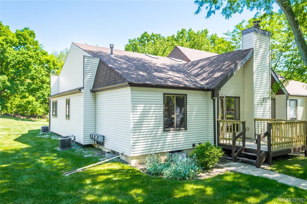 2925 Staten Avenue 6, Lansing