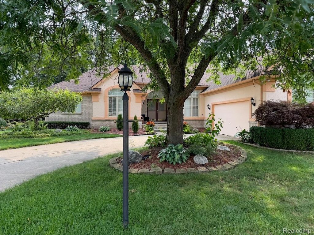 48280 Elmwood Drive, Shelby Twp