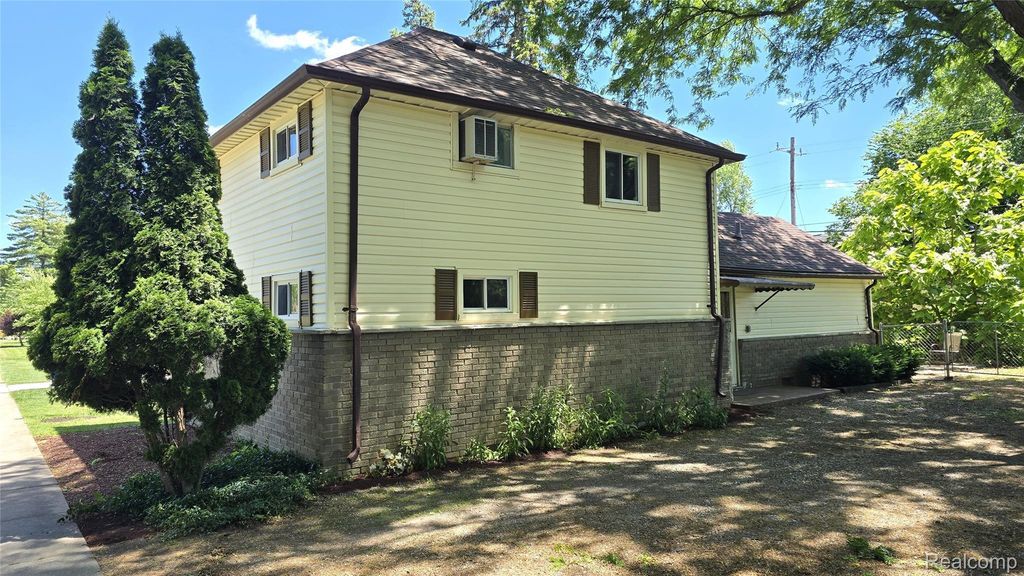 7993 Church Road, Grosse Ile township