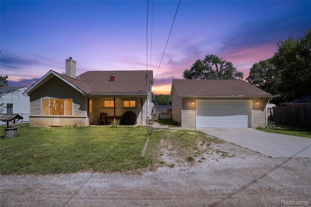 7166 Alpine Drive, Argentine township