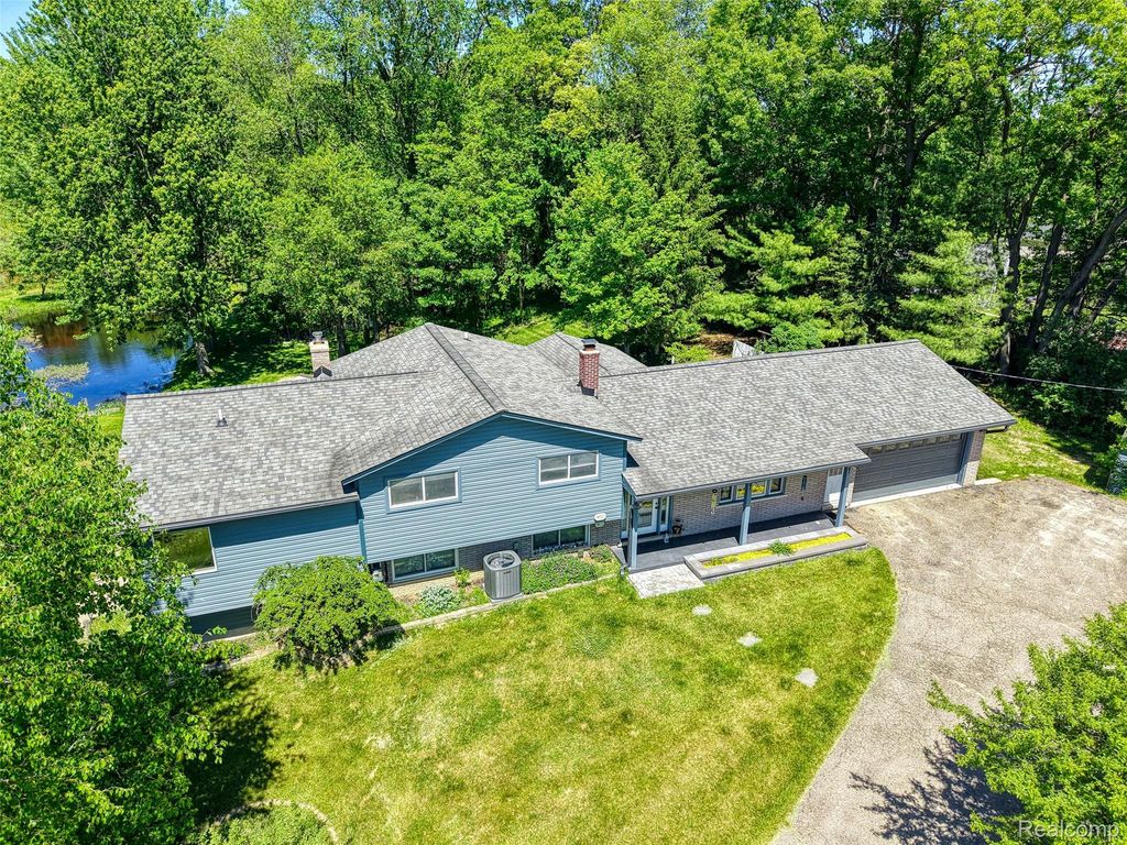 940 Rowland Road, Leonard