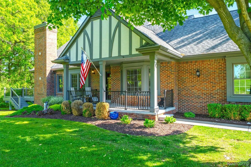 156 Sandhills Lane, Lake Orion