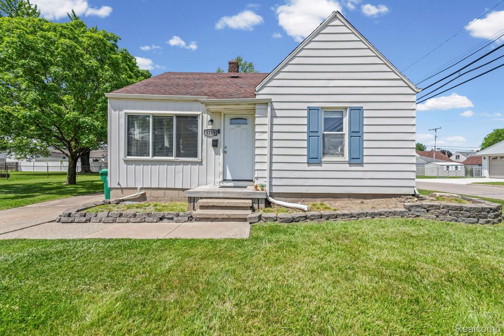 5759 Deering Street, Garden City city