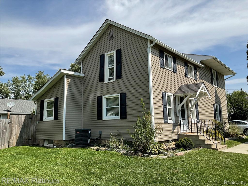 505 E Frank Street, Fowlerville village