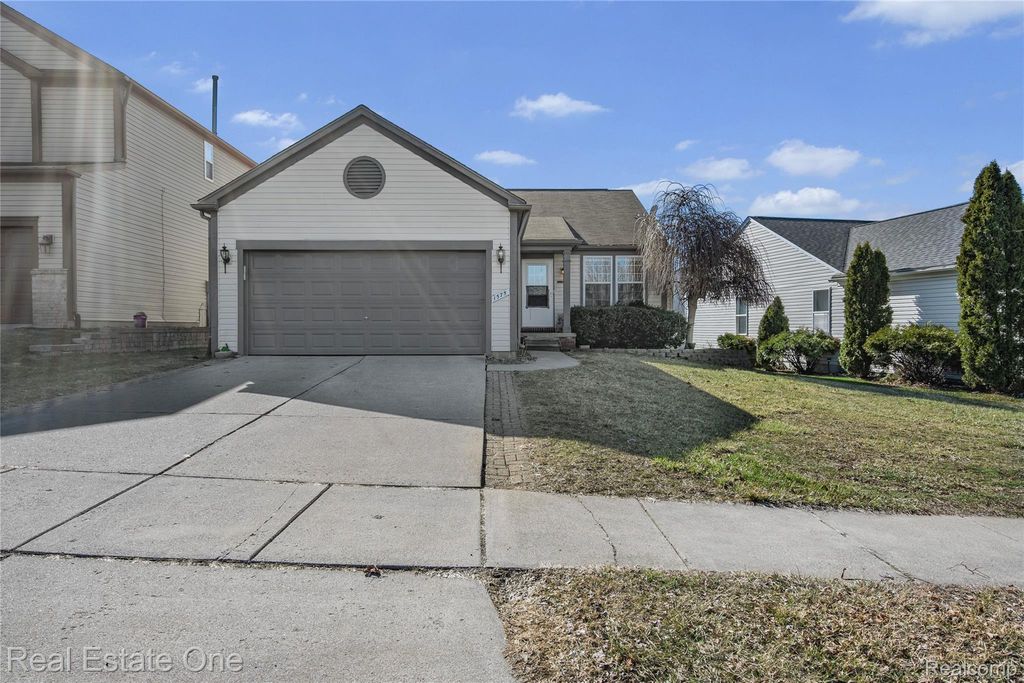 1575 Pebble Beach Drive, Pontiac city