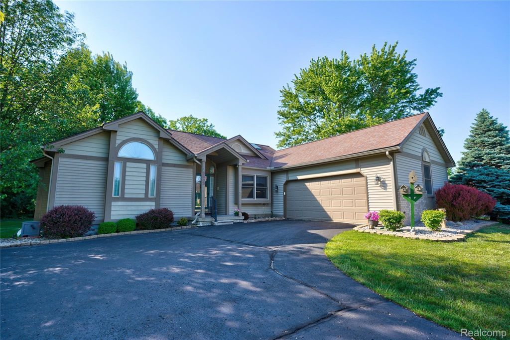 3433 Pinemeadow Court, Davison