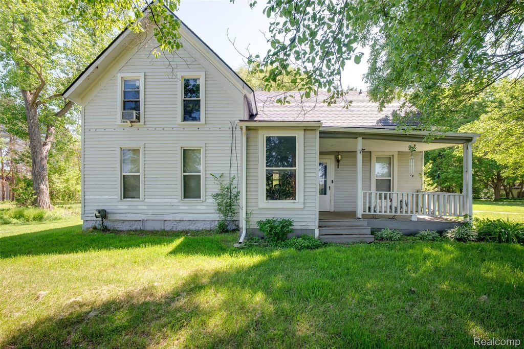 7016 Davison Road, Davison township