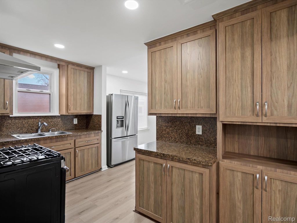 23409 Carlisle Avenue, Hazel Park city