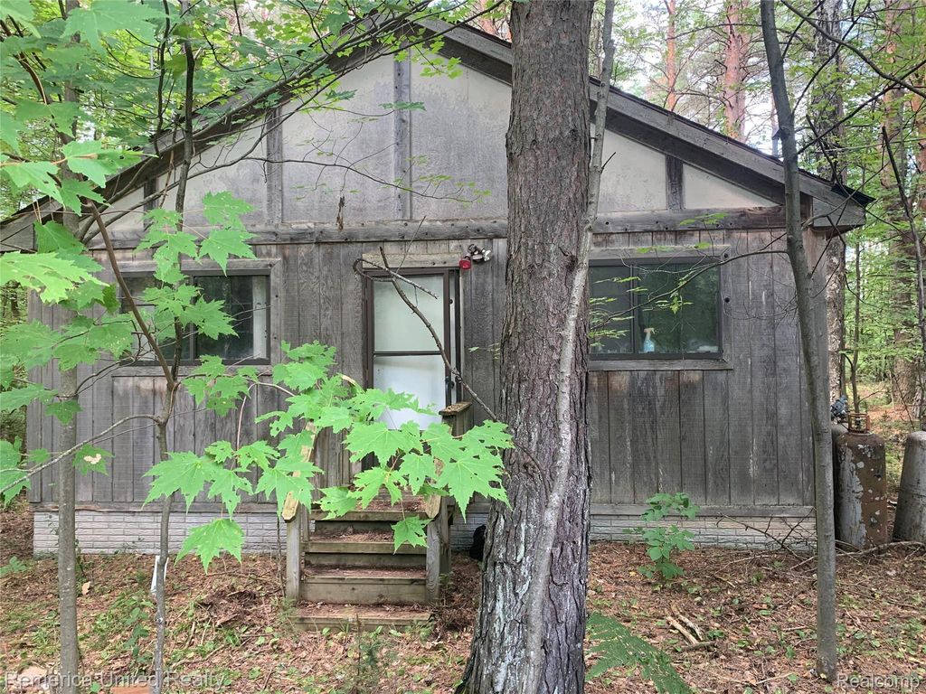 1571 E Quick Road, Lincoln