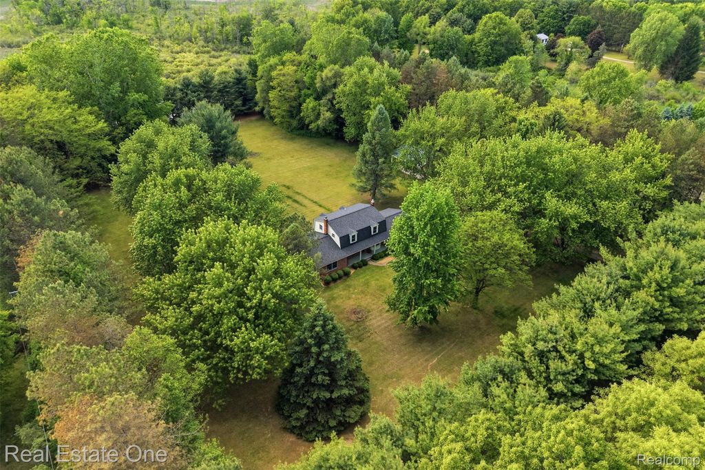1765 Rowe Road, Highland charter township