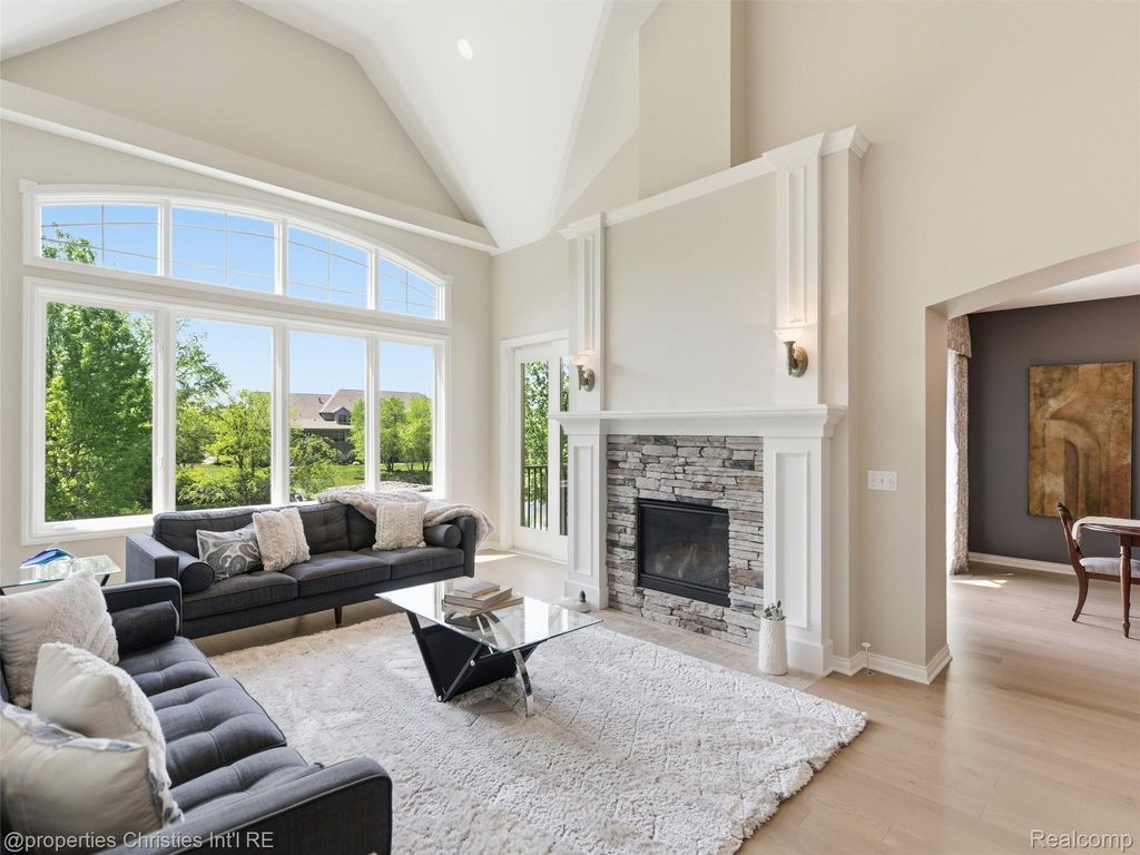 10822 Sparkling Waters Court, South Lyon