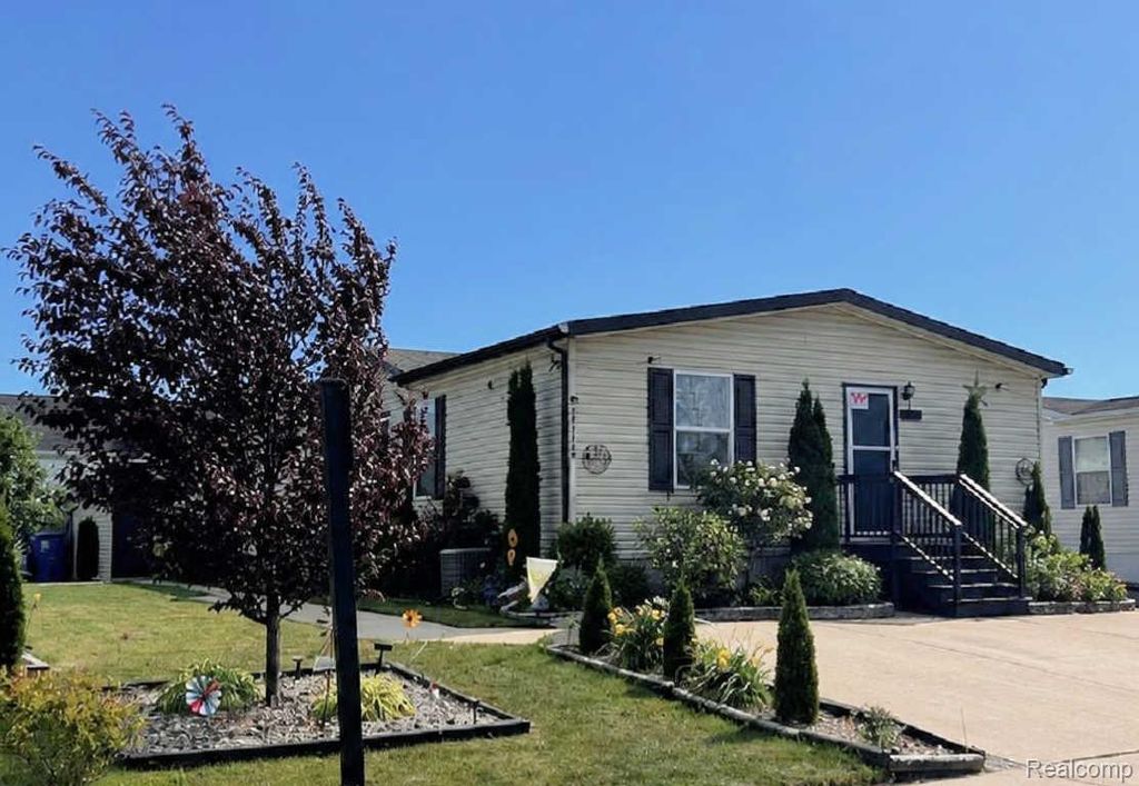24445 Edwin Drive, Brownstown charter township