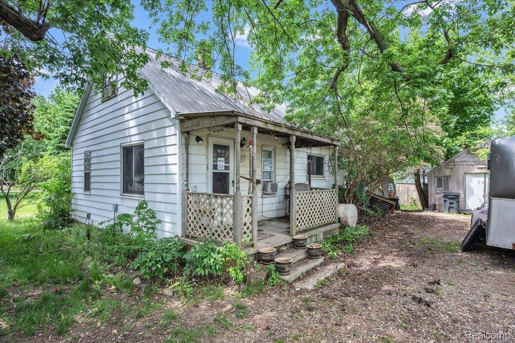 2200 W Oregon Street, Mayfield township