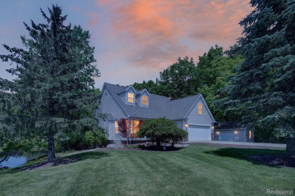 9055 Hegel Road, Atlas township