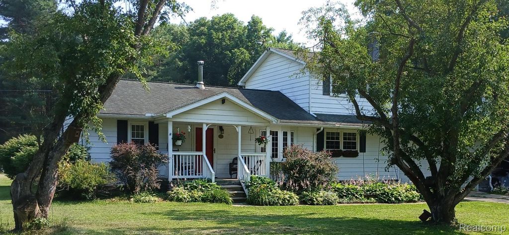18073 Sharon Valley Road, Sharon township