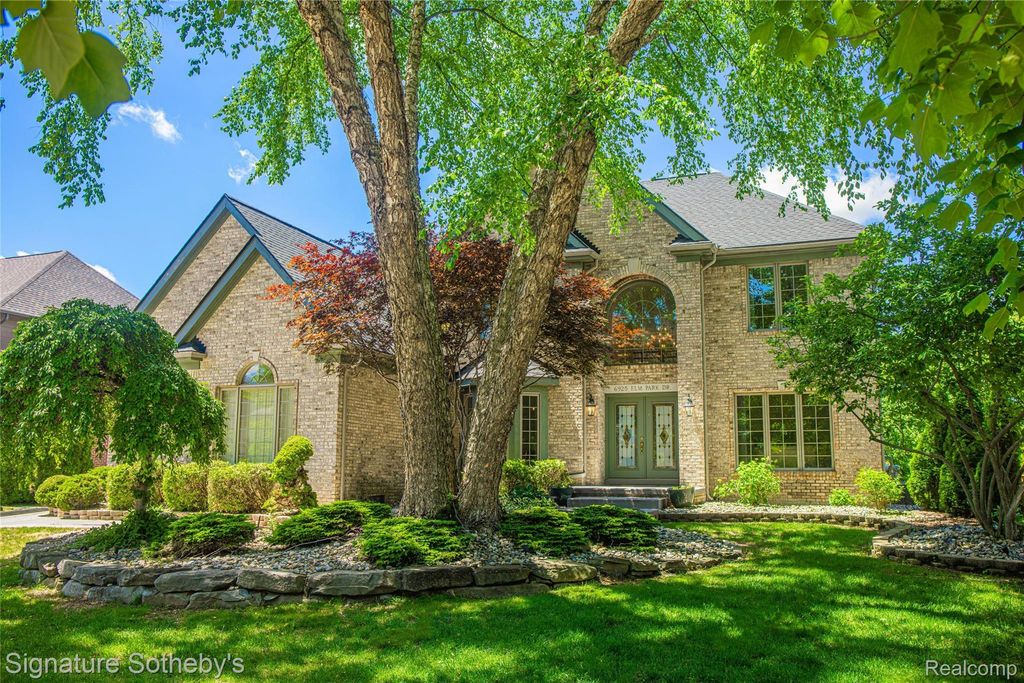 6925 Elm Park Drive, Troy city