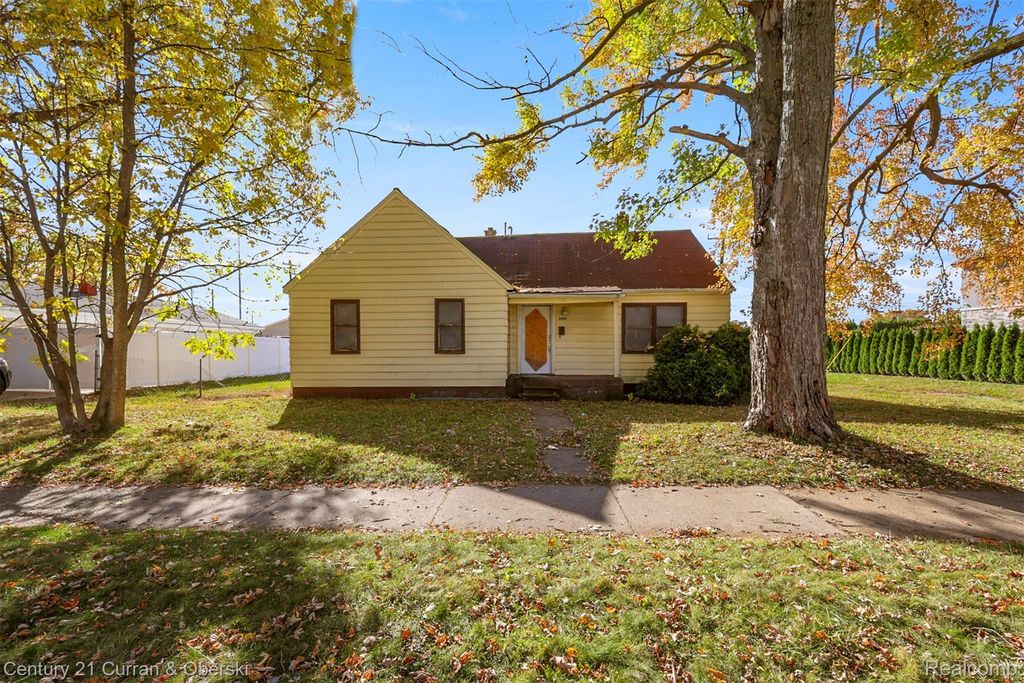 24541 Hass Street, Dearborn Heights city