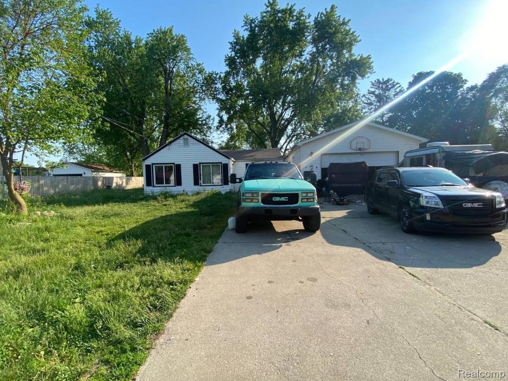 5632 Hughes Road, Lansing city