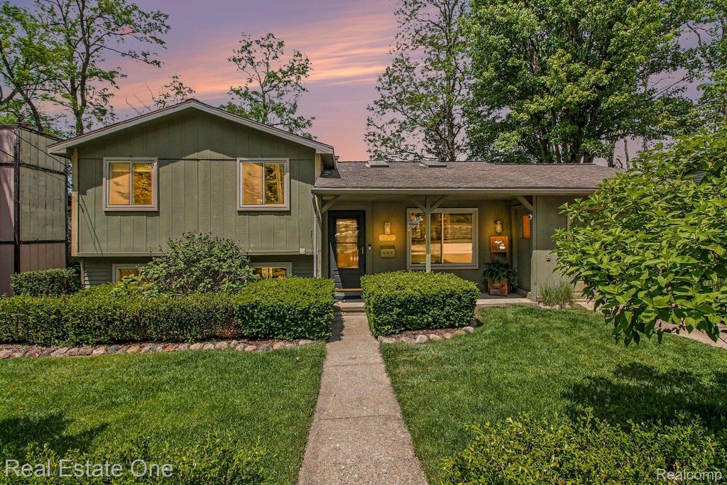 520 W Huron Street, Milford village