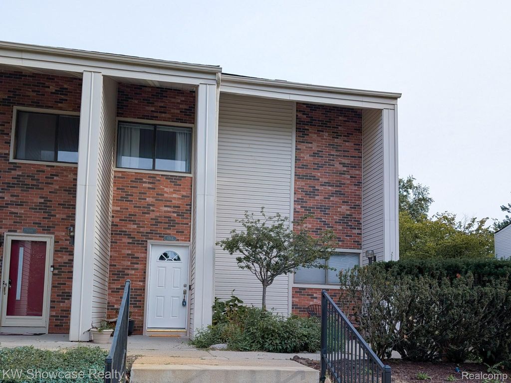 6164 Palomino Court, West Bloomfield