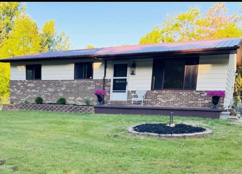 5215 Schlaud Road, North Branch township