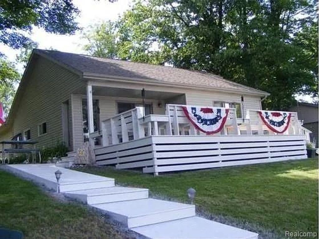 4181 S Oak Drive, Billings township
