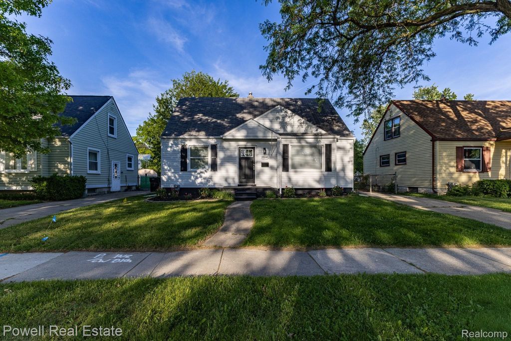 25246 Hayes Road, Roseville city