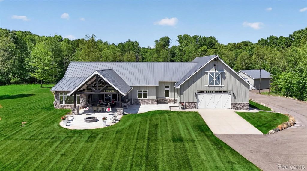 10500 W Grand River Road, Handy township
