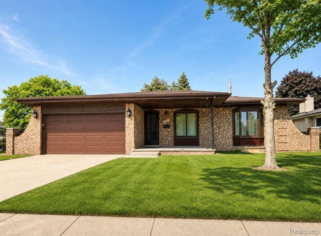 36086 English Drive, Sterling Heights city