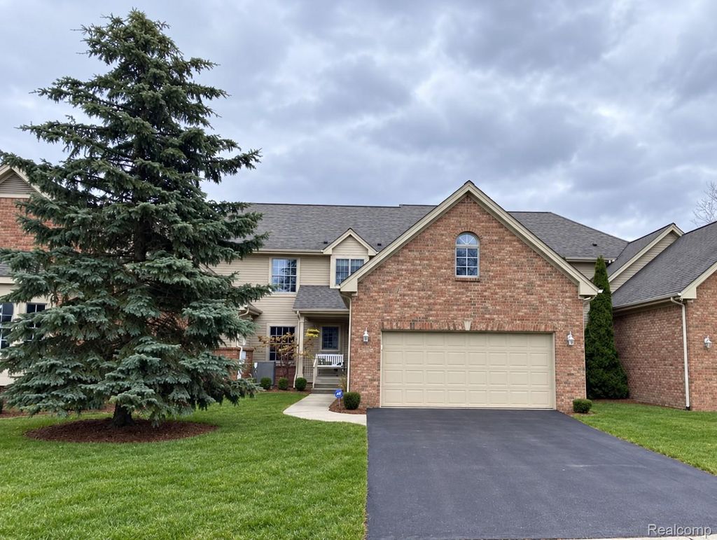 8095 Woodstone Court, Grand Blanc charter township