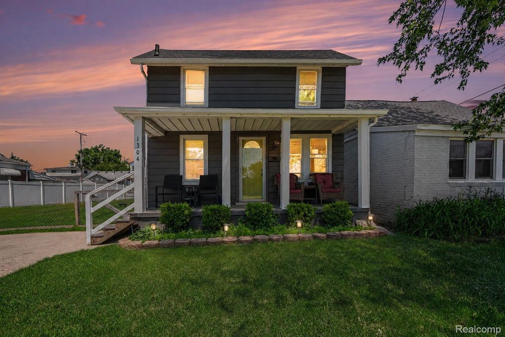 1304 Stewart Avenue, Lincoln Park city