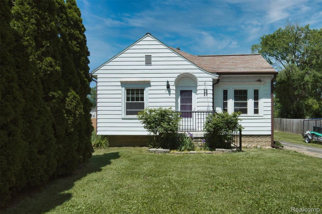 2700 Hallman Avenue, Waterford charter township