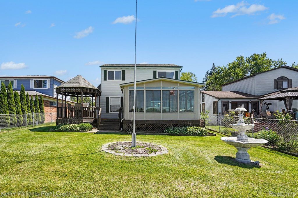 2295 Davista Drive, Highland charter township