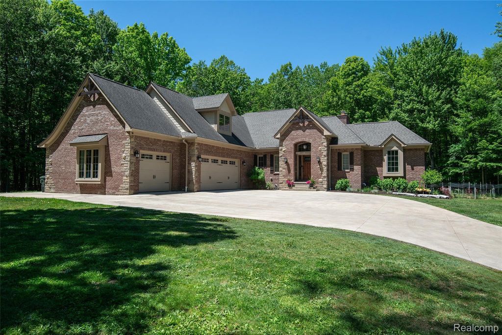 3957 Mill Lake Road, Orion charter township