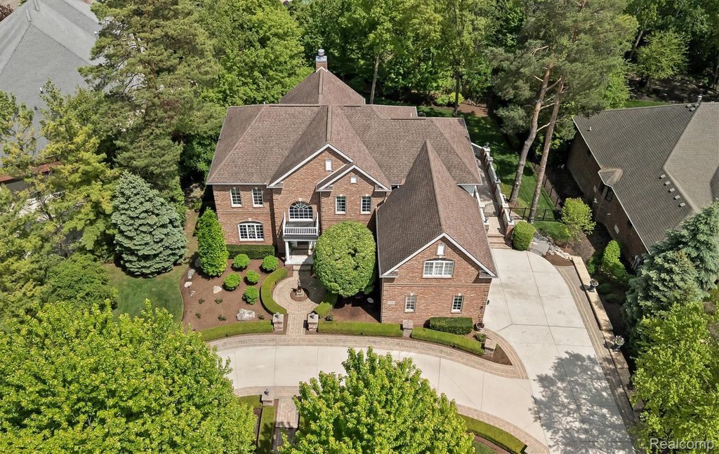 61496 Beacon Hill Drive, Washington township
