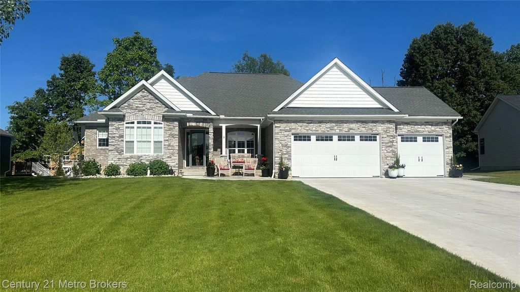 16437 Sleepy Hollow Drive, Fenton charter township